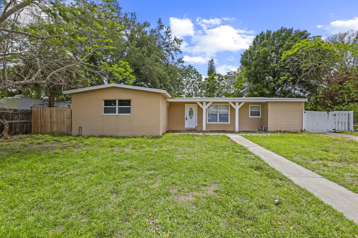 1_img_0010 at 180 SE Serenata Court, Port St. Lucie