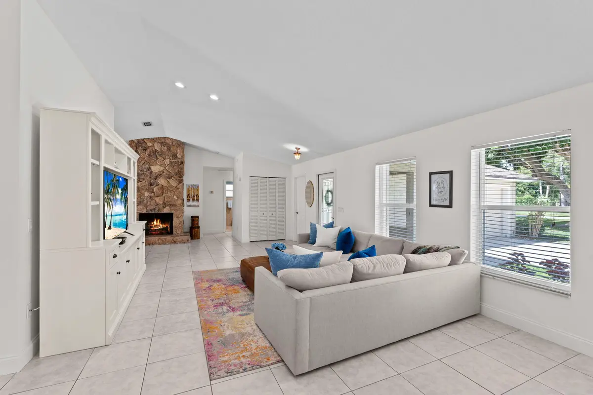 10-web-or-mls-A7402665 at 240 Sulky Way, Wellington