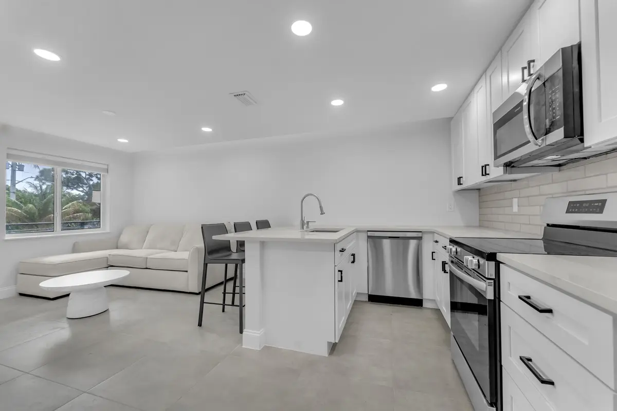 DON02336 at 381 SE 15th Avenue 1, Deerfield Beach