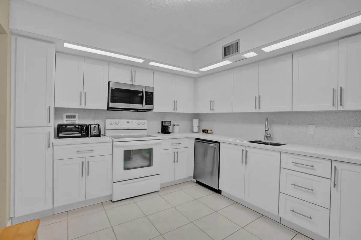 DSC06478 at 2800 N 46th Avenue A302, Hollywood