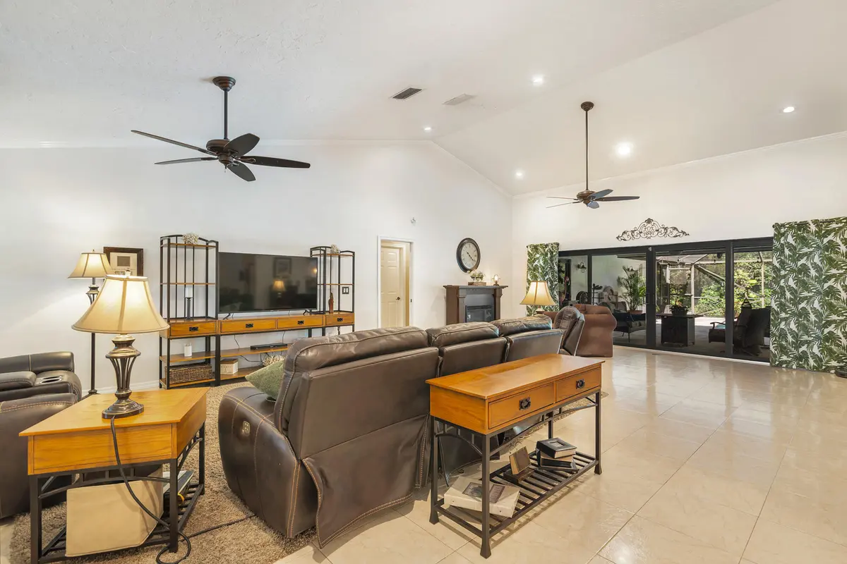 low-6 at 13739 Ishnala Circle, Wellington