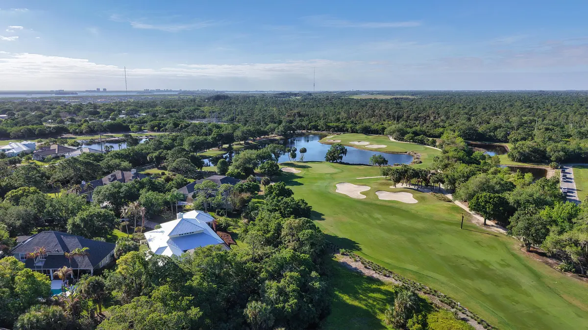 Prime Golf Course Location at 230 Oak Hammock Court, Vero Beach