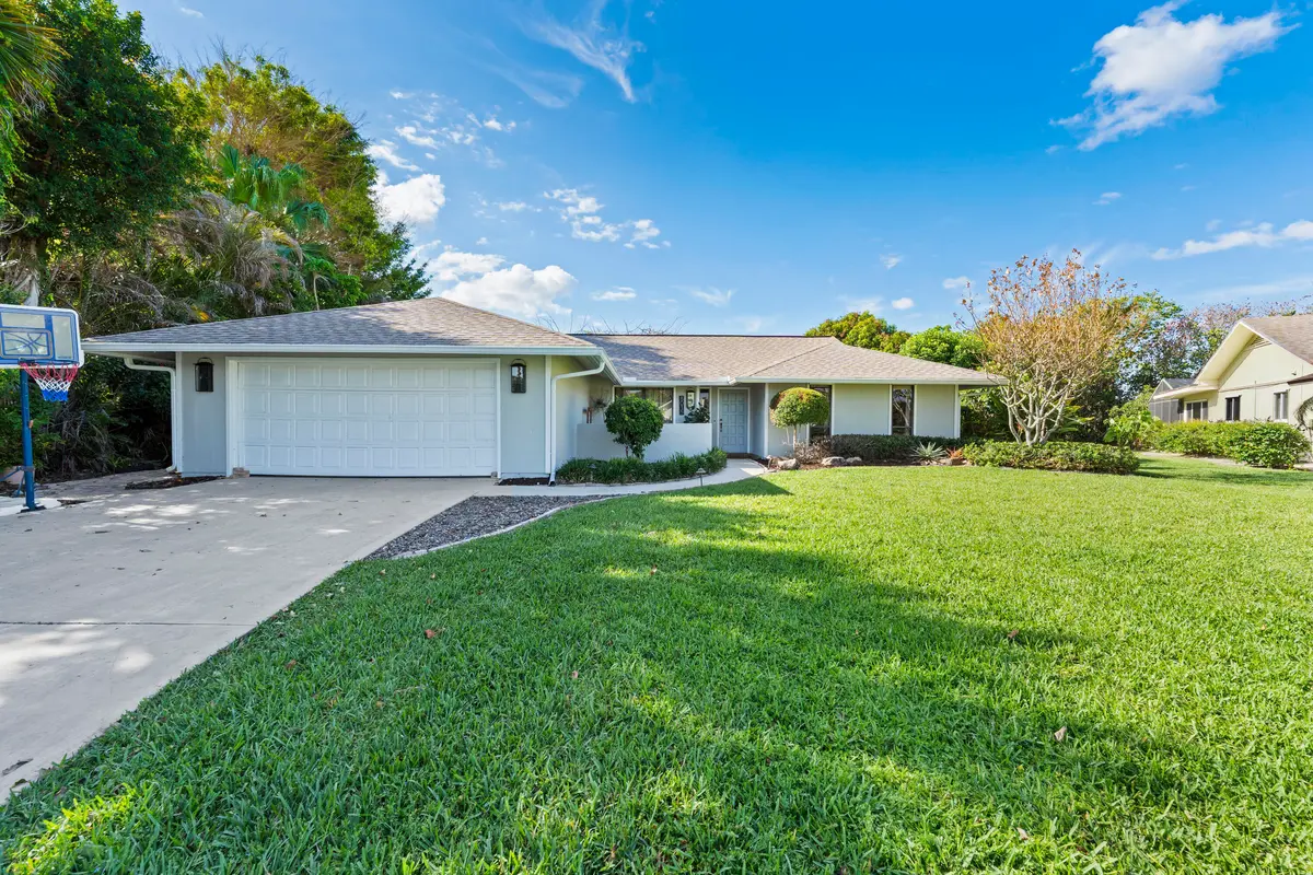 Front View at 8015 SE Trenton Avenue, Hobe Sound