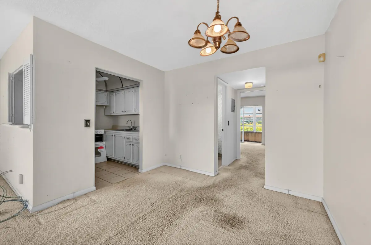 07 Dining room 01 at 2 Chatham A, West Palm Beach