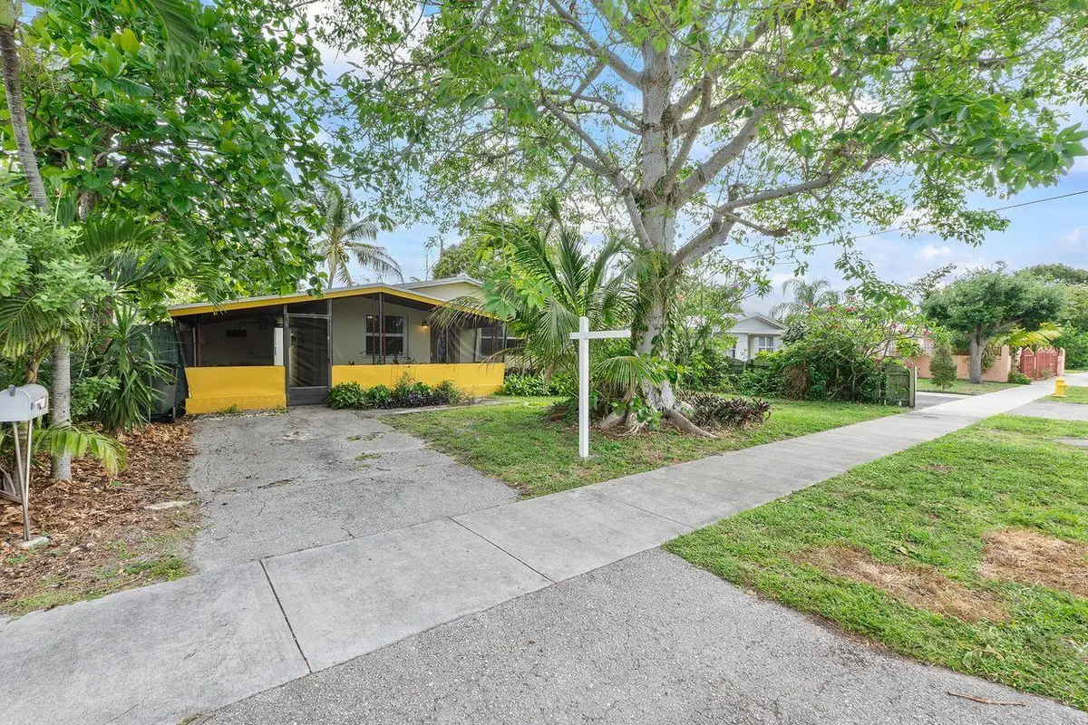 111_NE_57th_St_021 at 111 NE 57th Street, Oakland Park