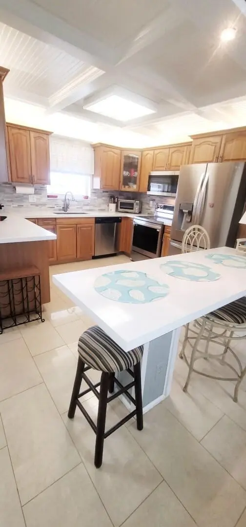 Kitch-- at 1051 Hillsboro Mile 407e, Hillsboro Beach