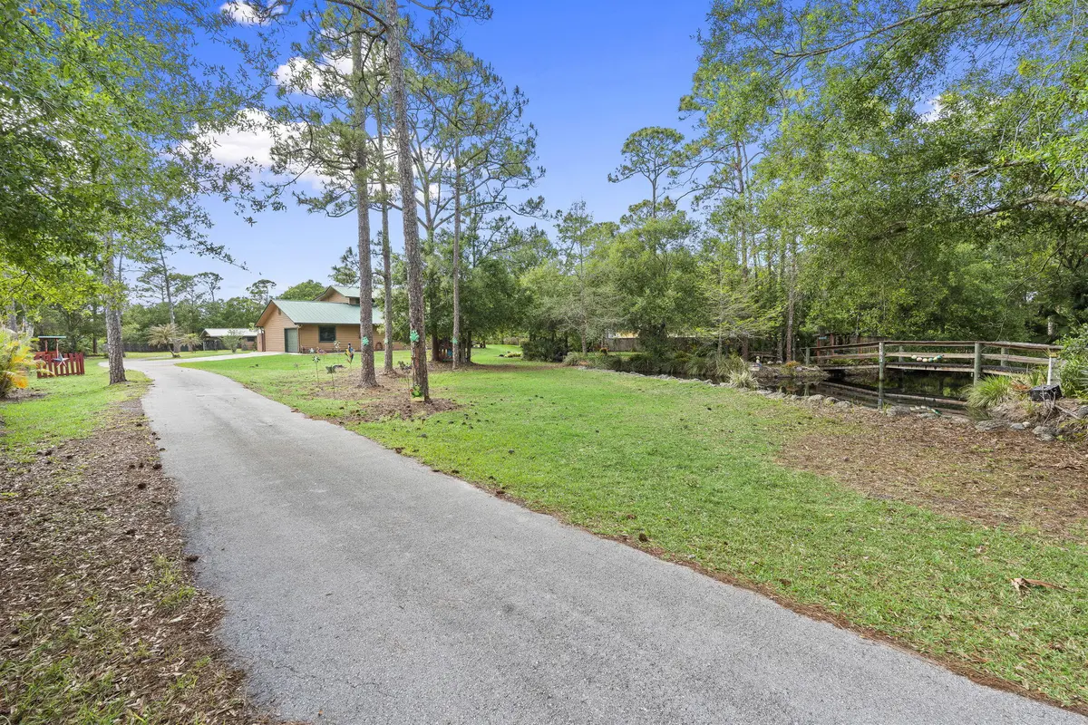 Driveway at 2725 Twin Oaks Trail, Fort Pierce