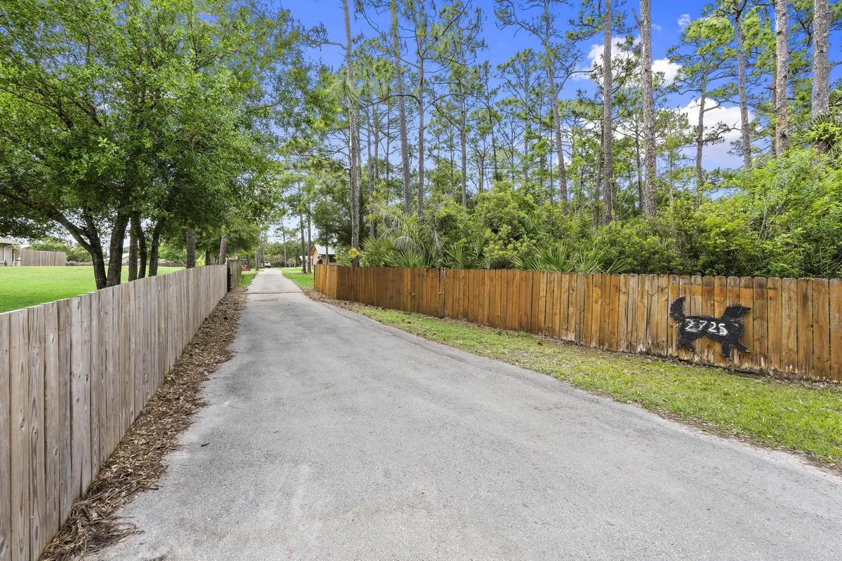 Driveway at 2725 Twin Oaks Trail, Fort Pierce
