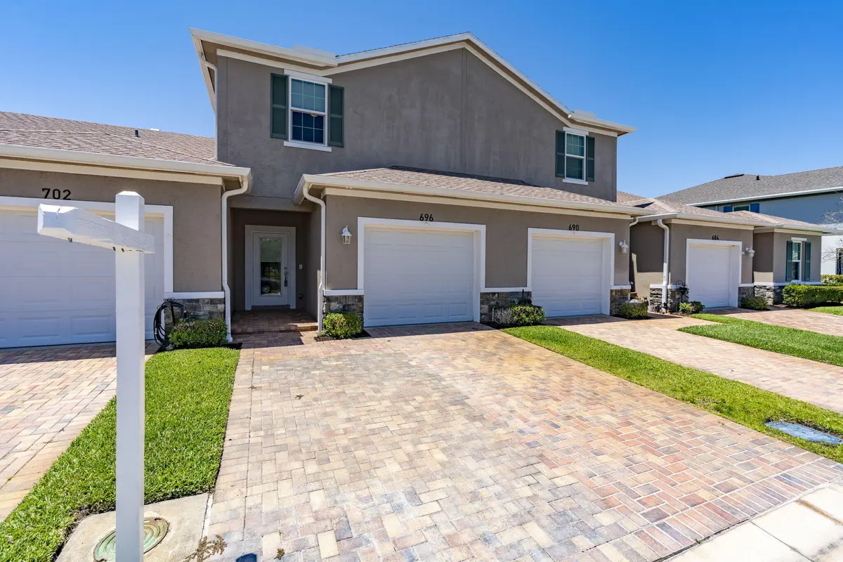 1-web-or-mls-iPixx_00_1 at 696 NE Waters Edge Lane, Port St. Lucie