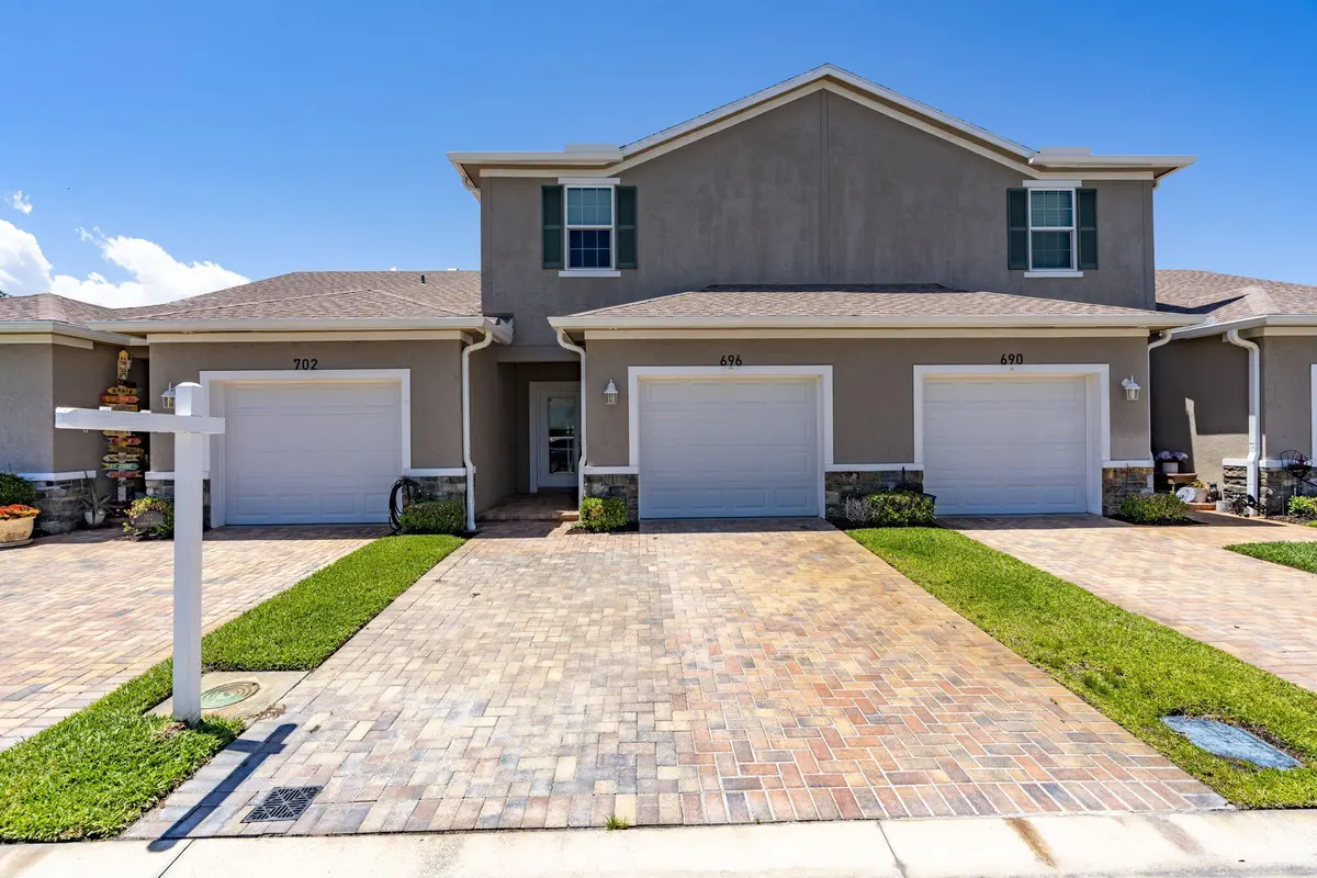 2-web-or-mls-iPixx_00_2 at 696 NE Waters Edge Lane, Port St. Lucie