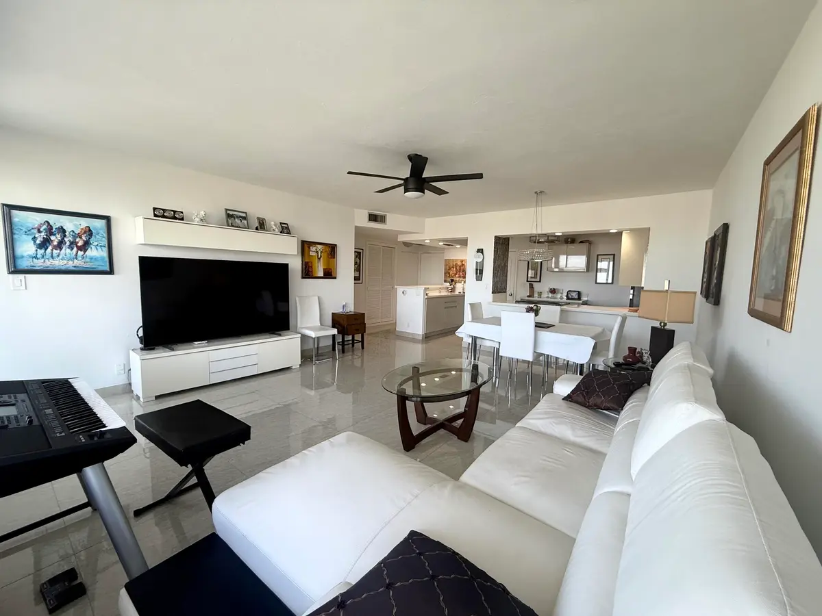 IMG_4275 at 3333 NE 34th Street 1002, Fort Lauderdale