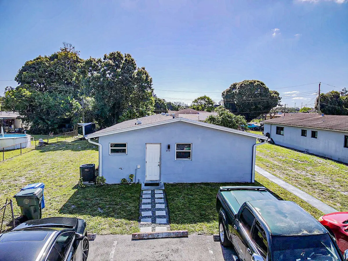 Shirley House_ Oakland-01 at 2710 NW 24th Avenue 1-2, Oakland Park