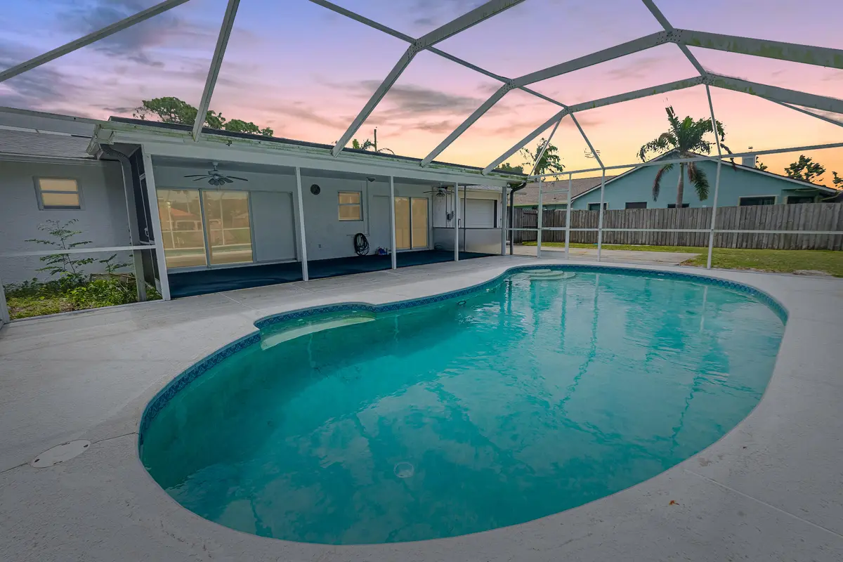 DUSK POOL at 417 SE Verada Avenue, Port St. Lucie
