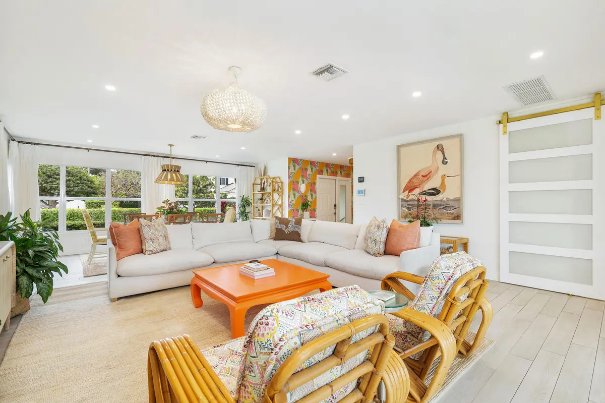 Living at 225 Russlyn Drive, West Palm Beach