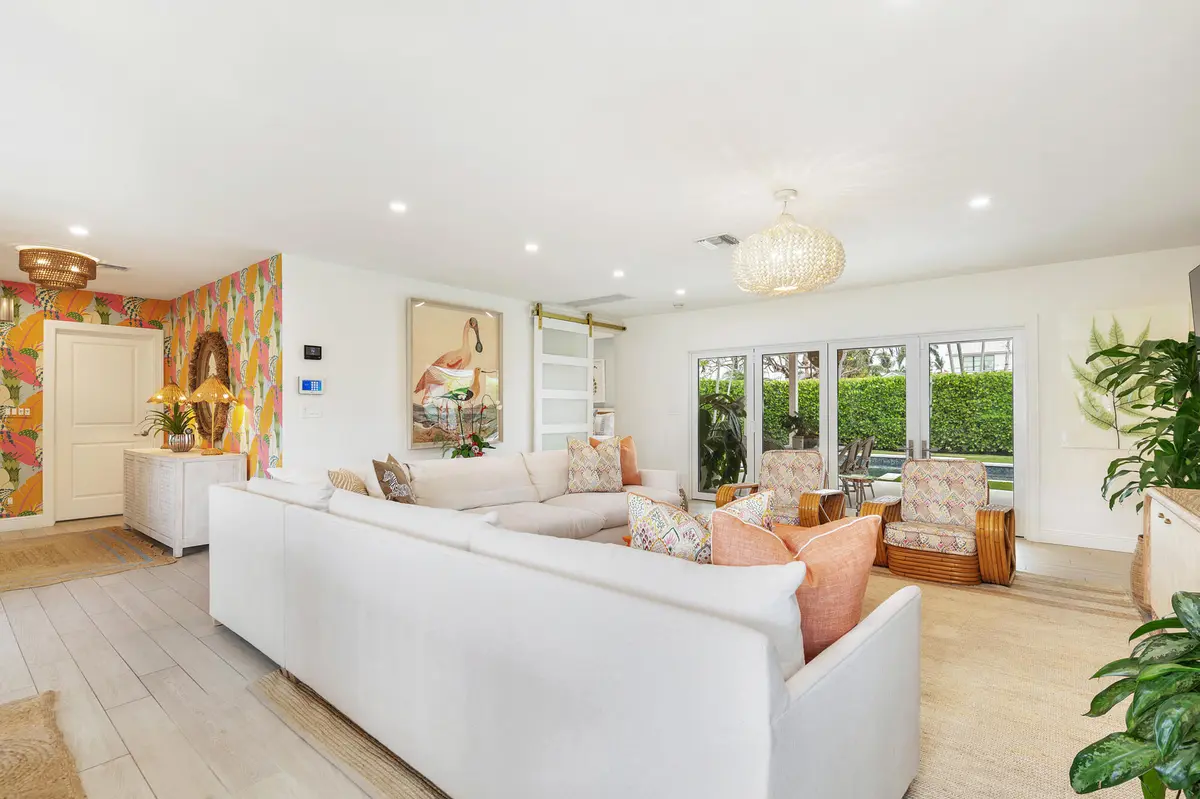 Living at 225 Russlyn Drive, West Palm Beach