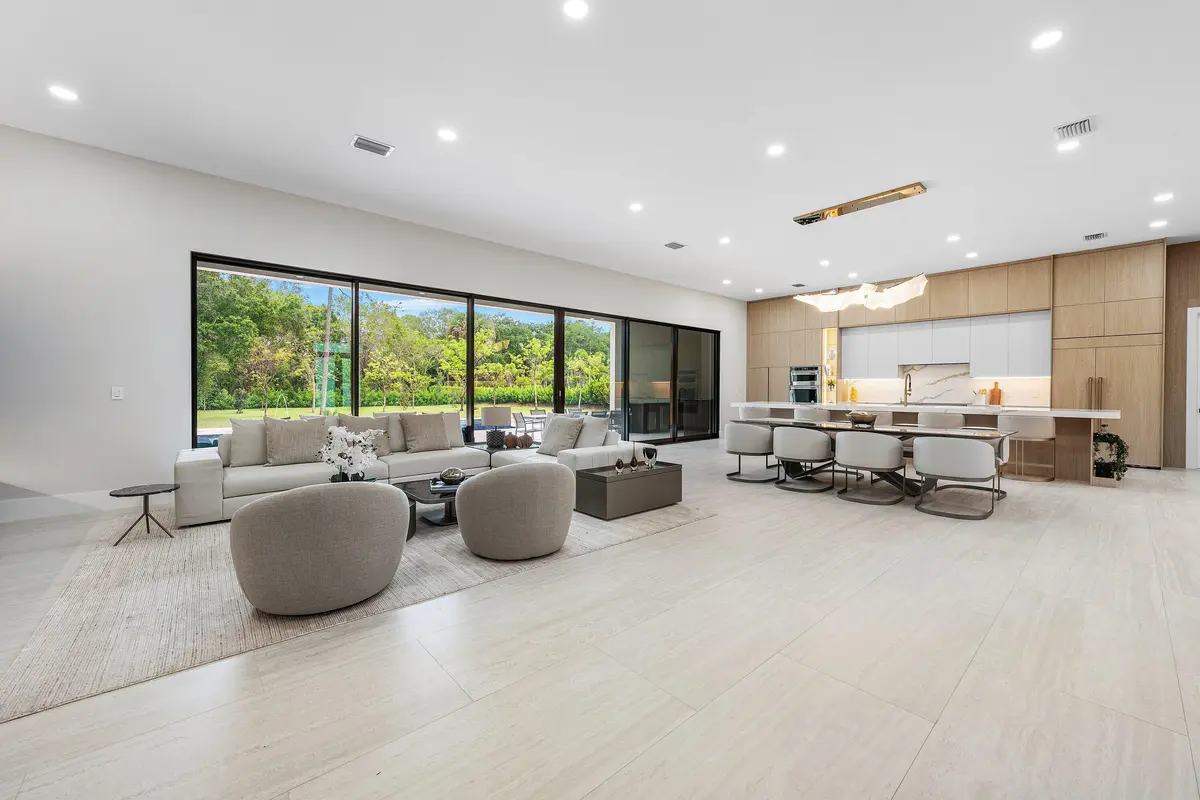 Living kitchen at 6602 NW 62nd Terrace, Parkland