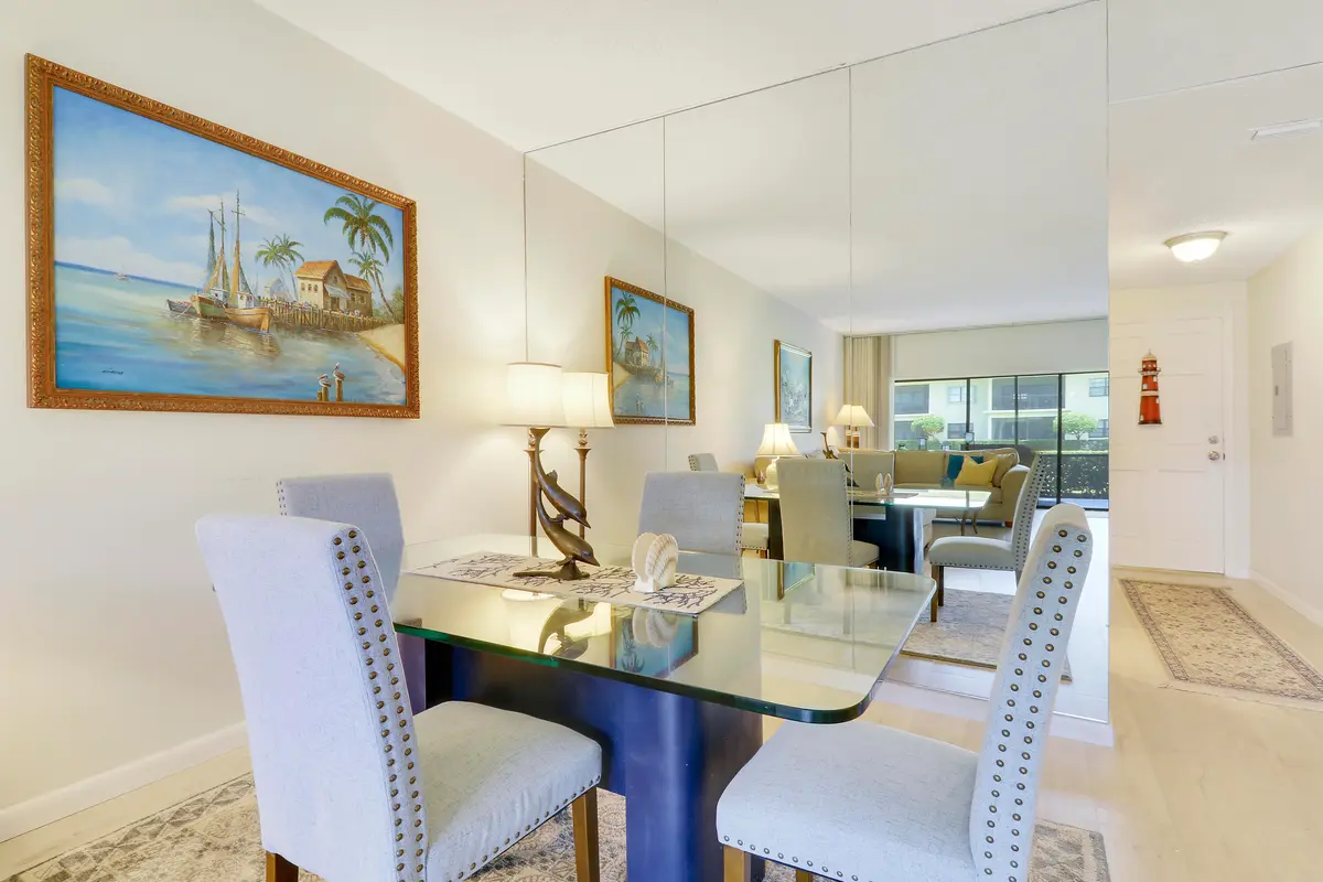 Dining at 275 S Beach Road 102B, Tequesta