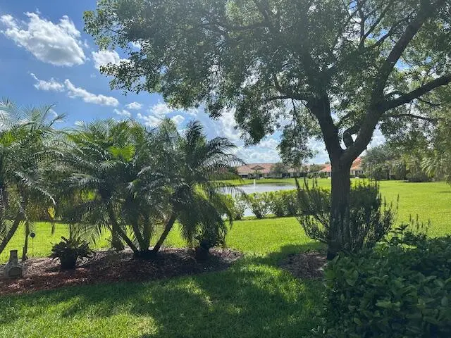 Lakeside Villa at 6500 Oxford Circle 103, Vero Beach