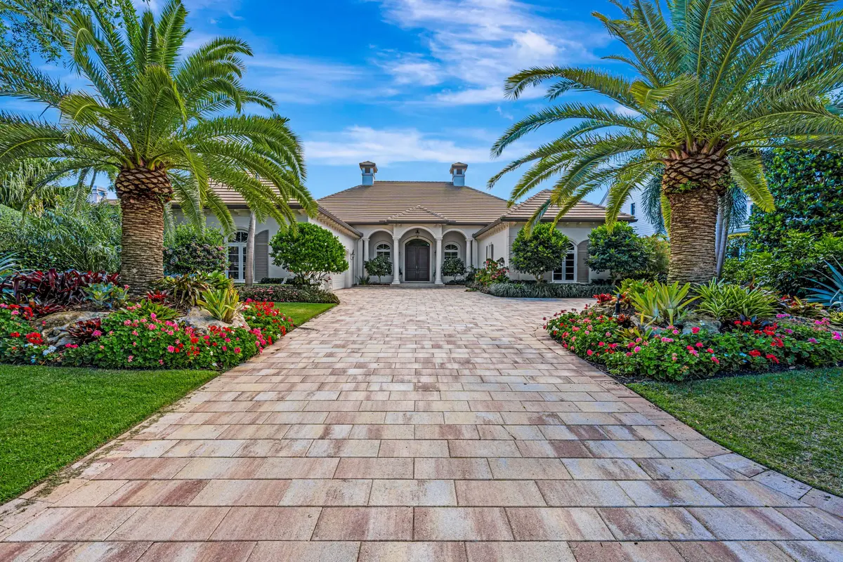 Expansive Driveway at 469 Mariner Drive, Jupiter