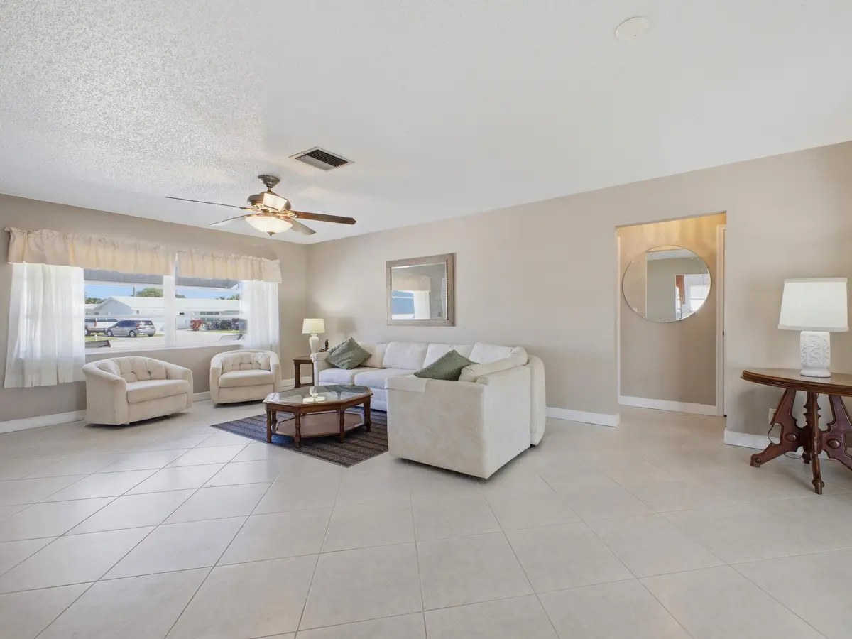 Living at 2020 SW 17th Avenue, Boynton Beach