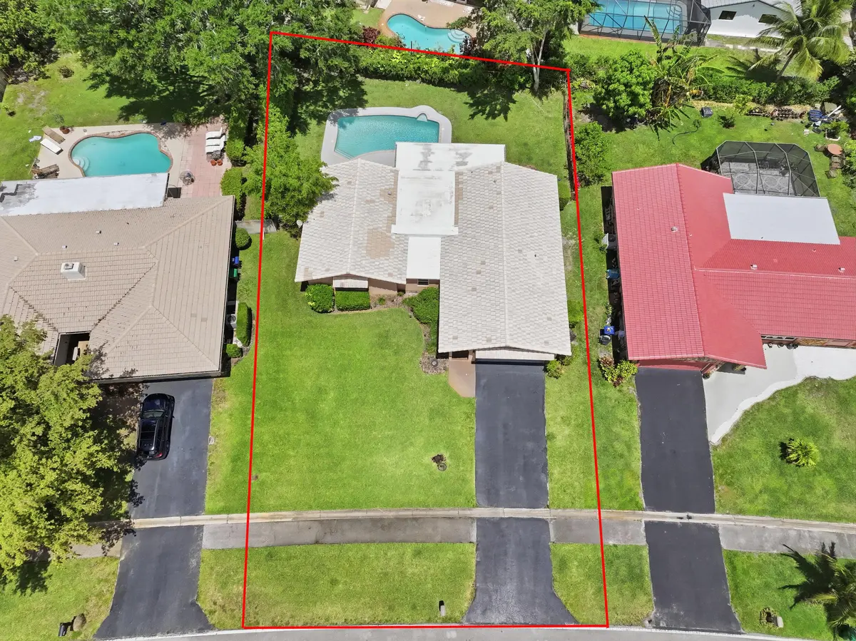 37_dji_20260428134029_0014_d_line at 8557 Shadow Wood Boulevard, Coral Springs