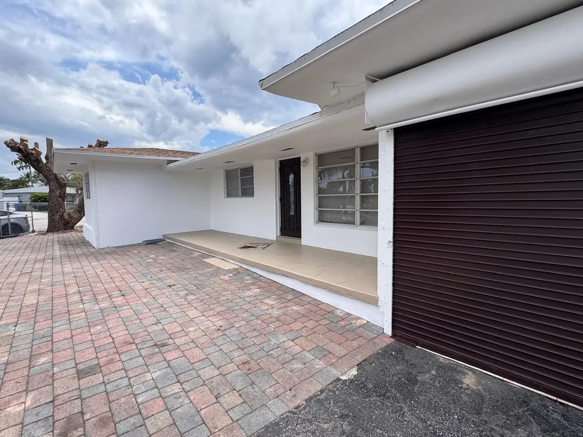 11 7 at 11 NW 56th Street, Oakland Park