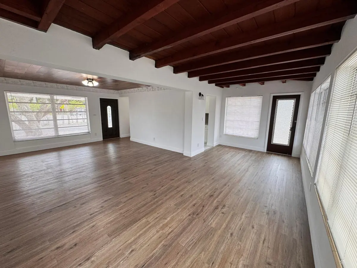 11 10 at 11 NW 56th Street, Oakland Park