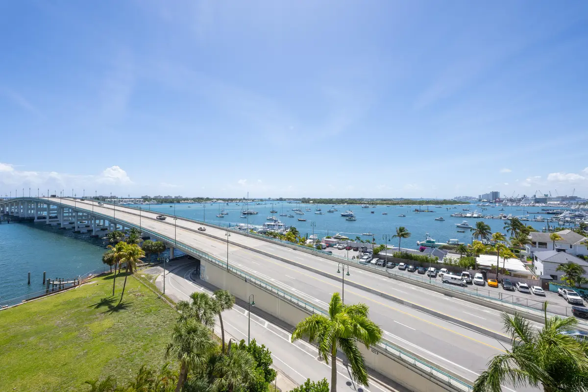 2640 Lake Shore Drive 1811, Riviera Beach, FL – photo 3