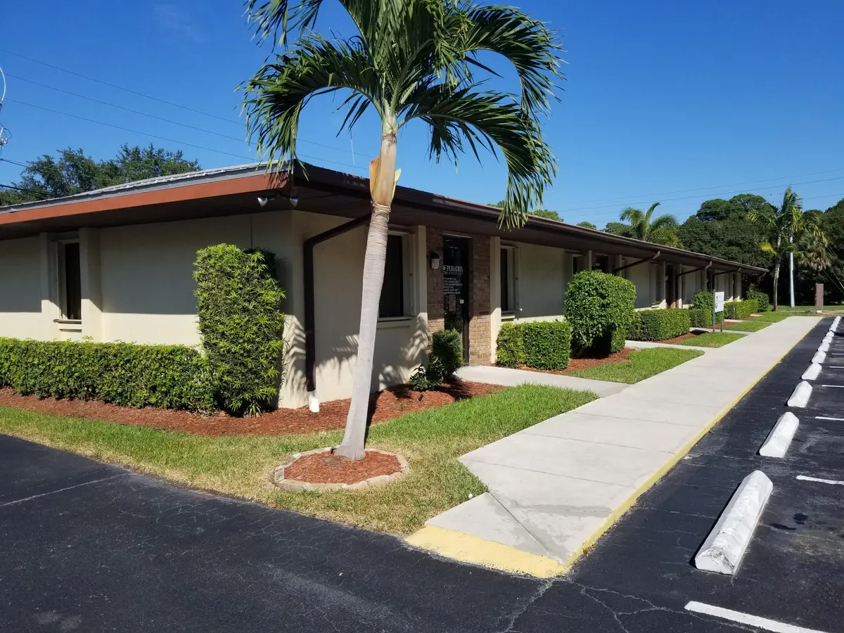 Parking is abundant at 1803 & 1805 S 25th Street, Fort Pierce