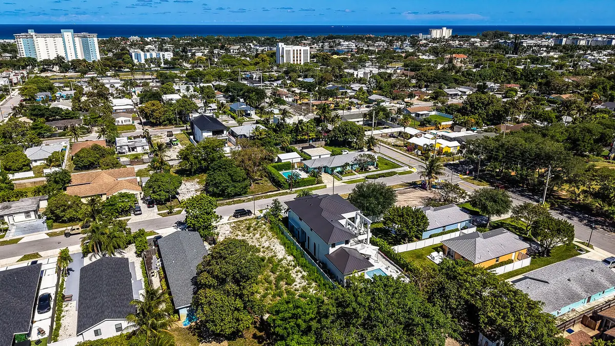 Oversized lot w/plans - 4800 sq. ft home at 618 SE 2nd Avenue, Delray Beach