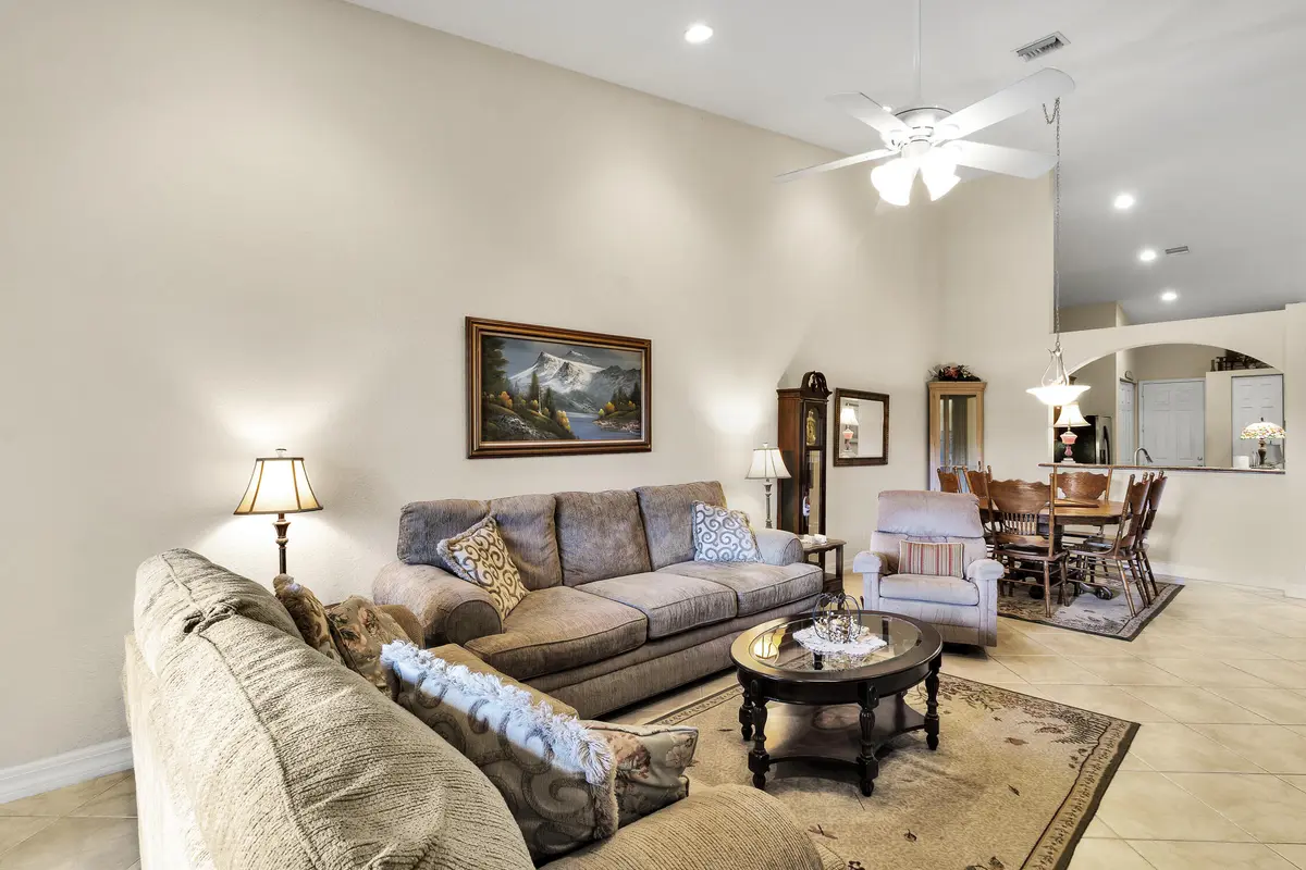 Large Living Room at 6500 Oxford Circle 103, Vero Beach