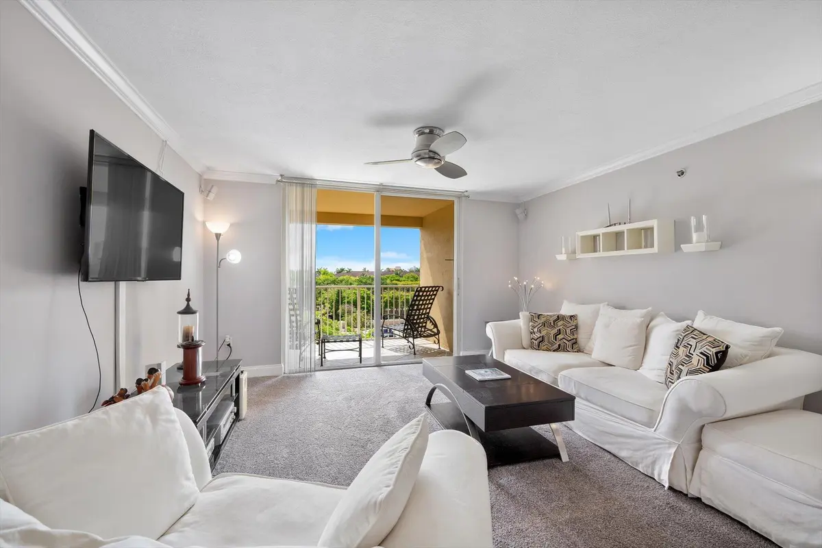 02-19601 E Country Club Dr Unit 505_002 at 19601 E Country Club Drive 7505, Aventura