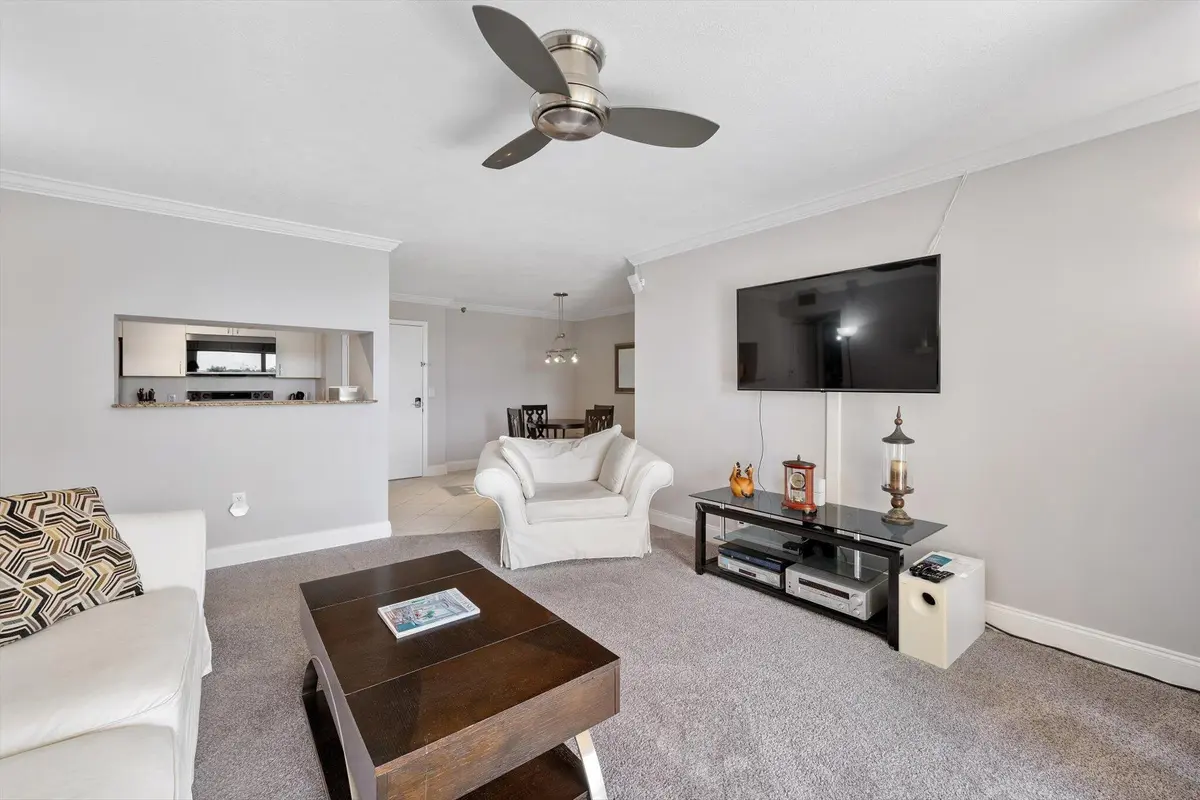 04-19601 E Country Club Dr Unit 505_004 at 19601 E Country Club Drive 7505, Aventura
