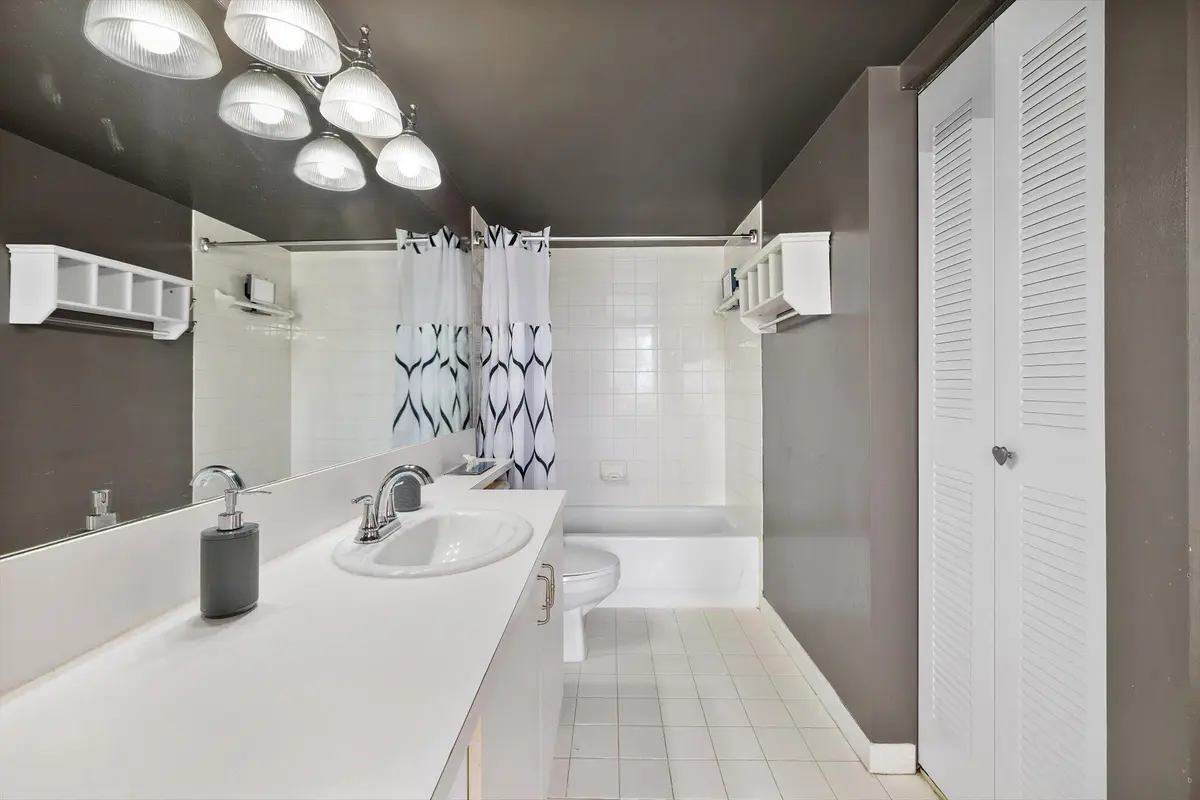 15-19601 E Country Club Dr Unit 505_015 at 19601 E Country Club Drive 7505, Aventura