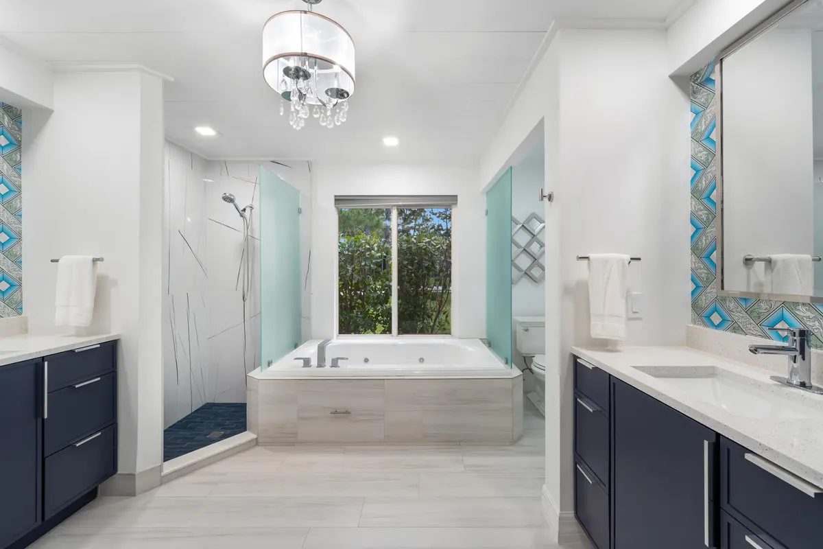 Primary Bath at 14450 N 69th Dr Drive, Palm Beach Gardens