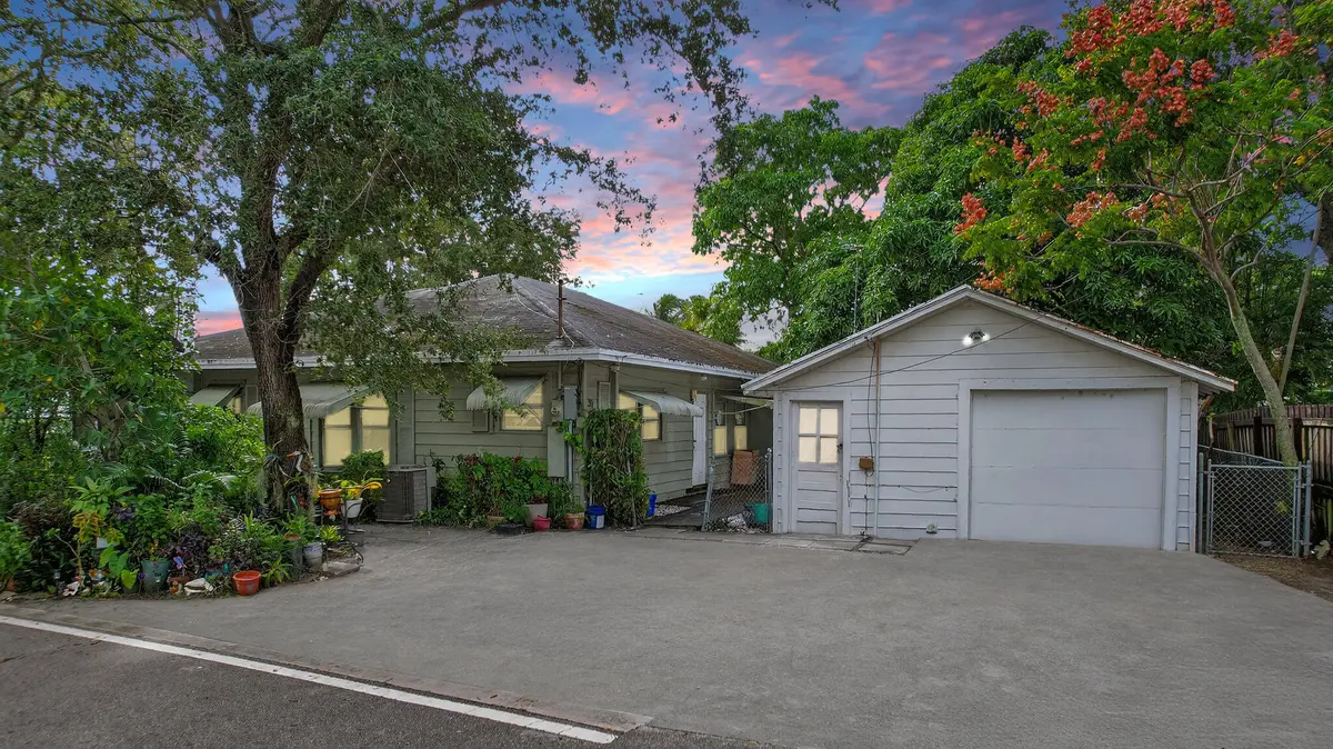 North-Facing at 1018 NE 2nd Avenue, Delray Beach