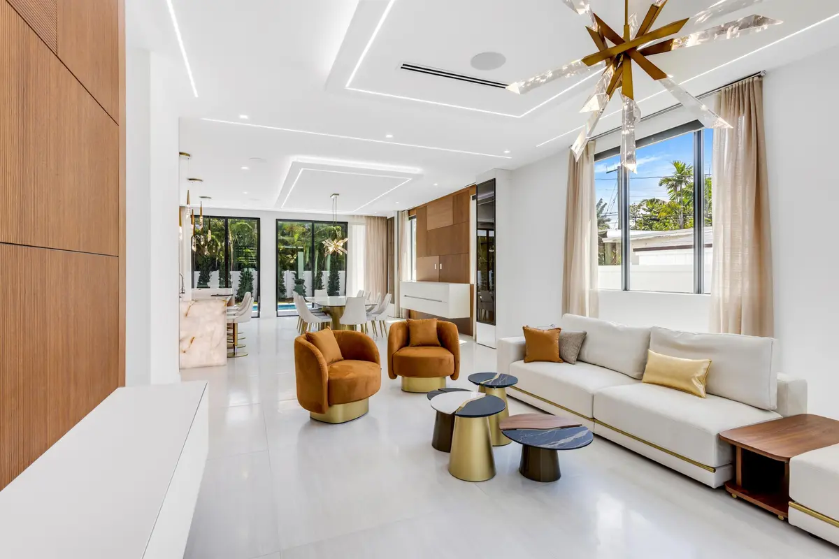 LIVING_ANGLE_EB at 310 NE 2nd Street, Boca Raton