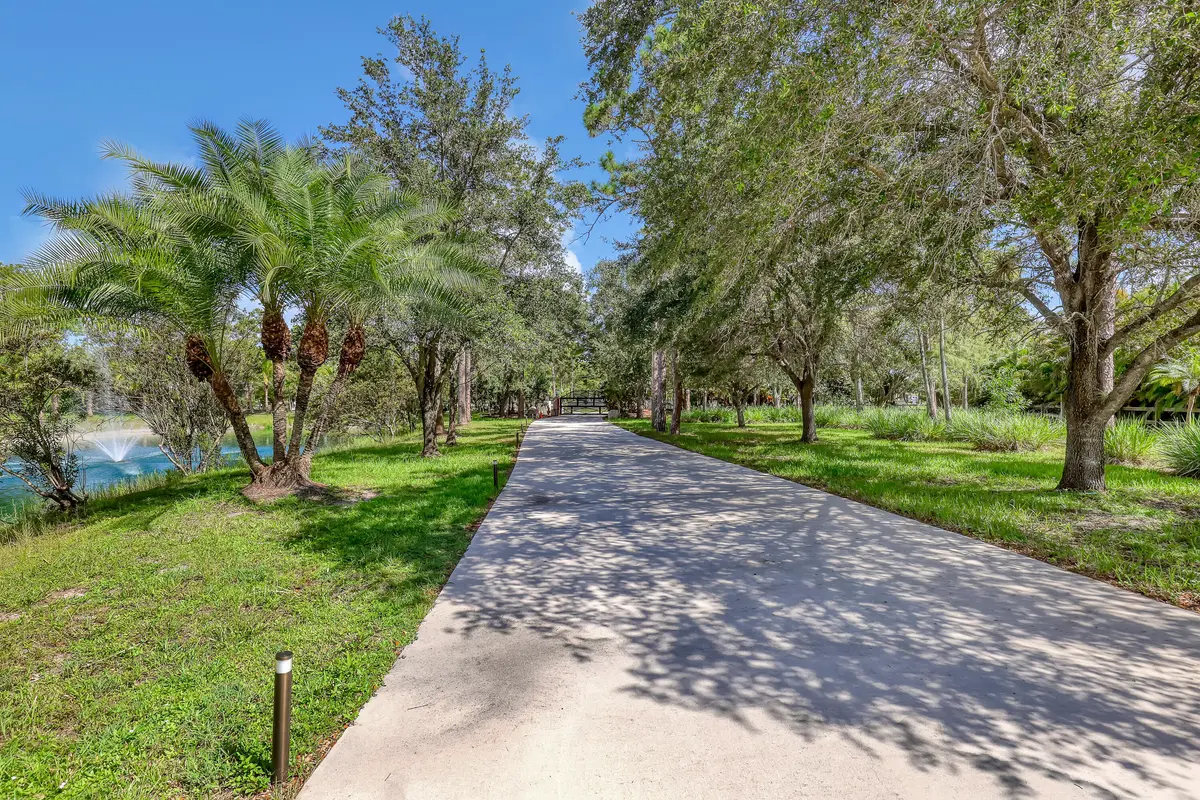 Driveway at 10780 Anderson Lane, Wellington