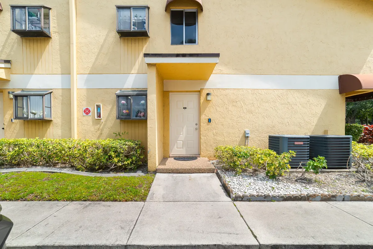 DSC0605 at 3095 N Oakland Forest Drive 101, Oakland Park