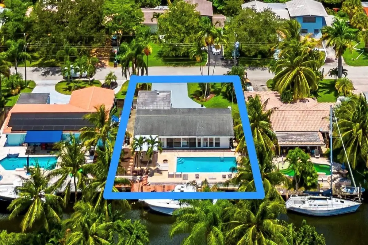 Photo 2 at 1704 SW 4th Court, Fort Lauderdale
