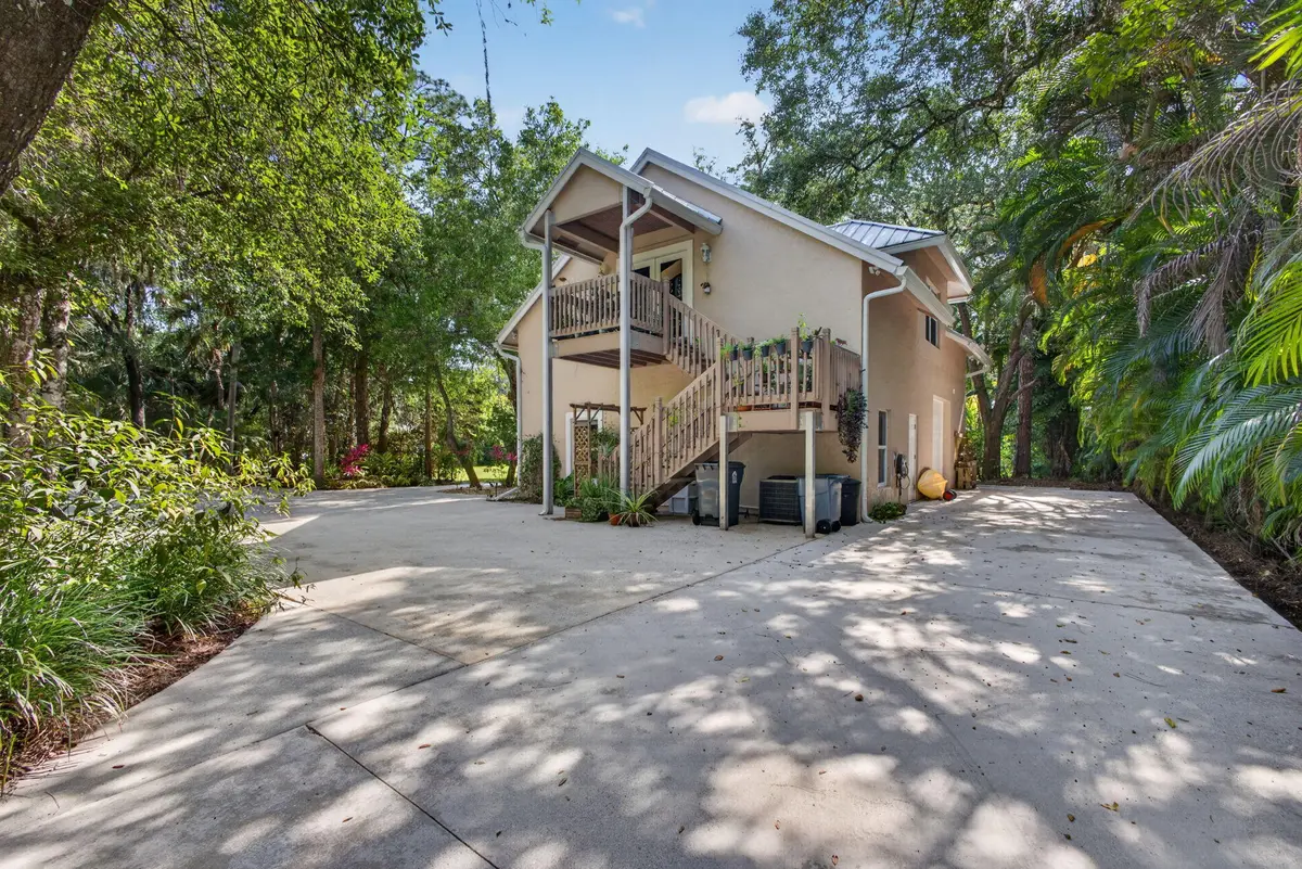 2nd Level Entry to 1 Bed 1 Bath Apartmen at 15678 95th Avenue, Jupiter