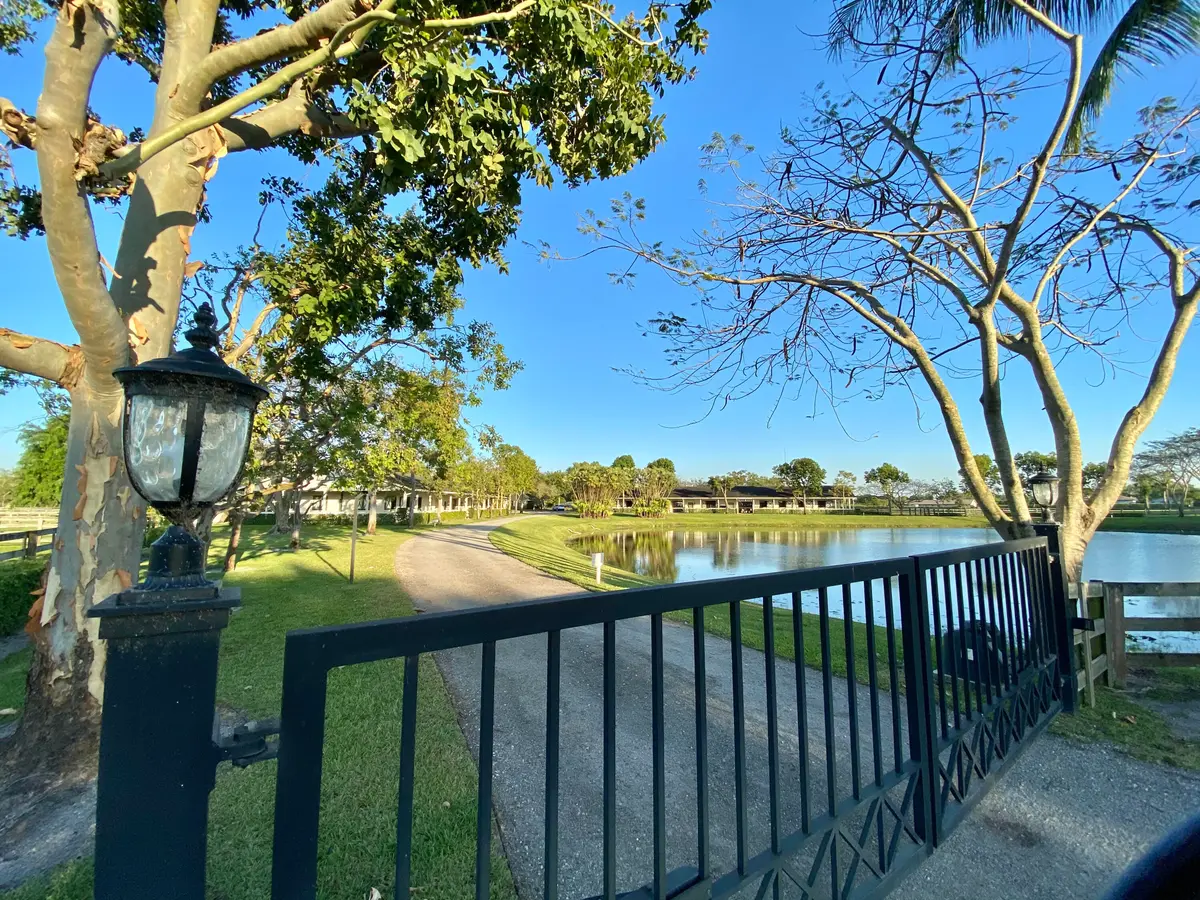 . at 5110 S Shore Boulevard, Wellington