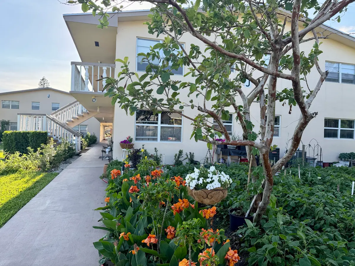 228 Canterbury J at 228 Canterbury J, West Palm Beach