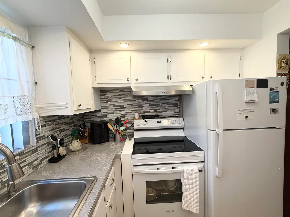Kitchen at 228 Canterbury J, West Palm Beach