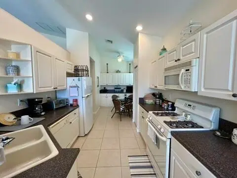 KITCHEN at 360 NW Shoreline Circle, Port St. Lucie