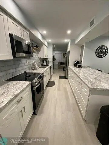 d8a2ea5aa6fac1805a4d3b4ce5c8e62bl-m24341 at 42 Madrid Lane 7-16, Davie