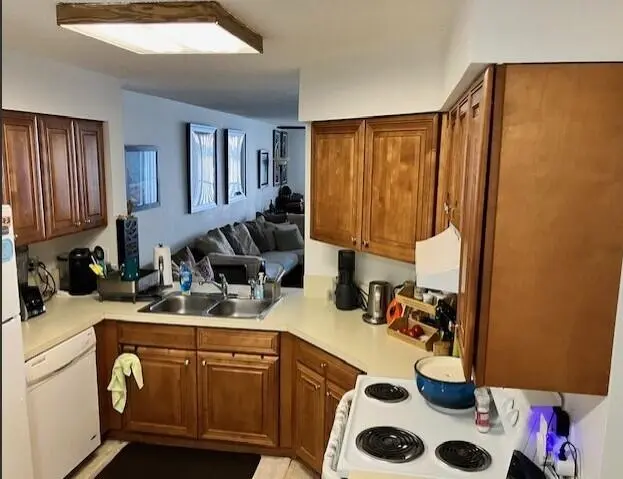 kitchen at 118 Lake Emerald Drive 403, Oakland Park