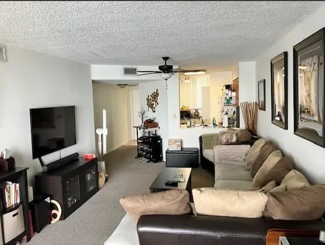liv area at 118 Lake Emerald Drive 403, Oakland Park
