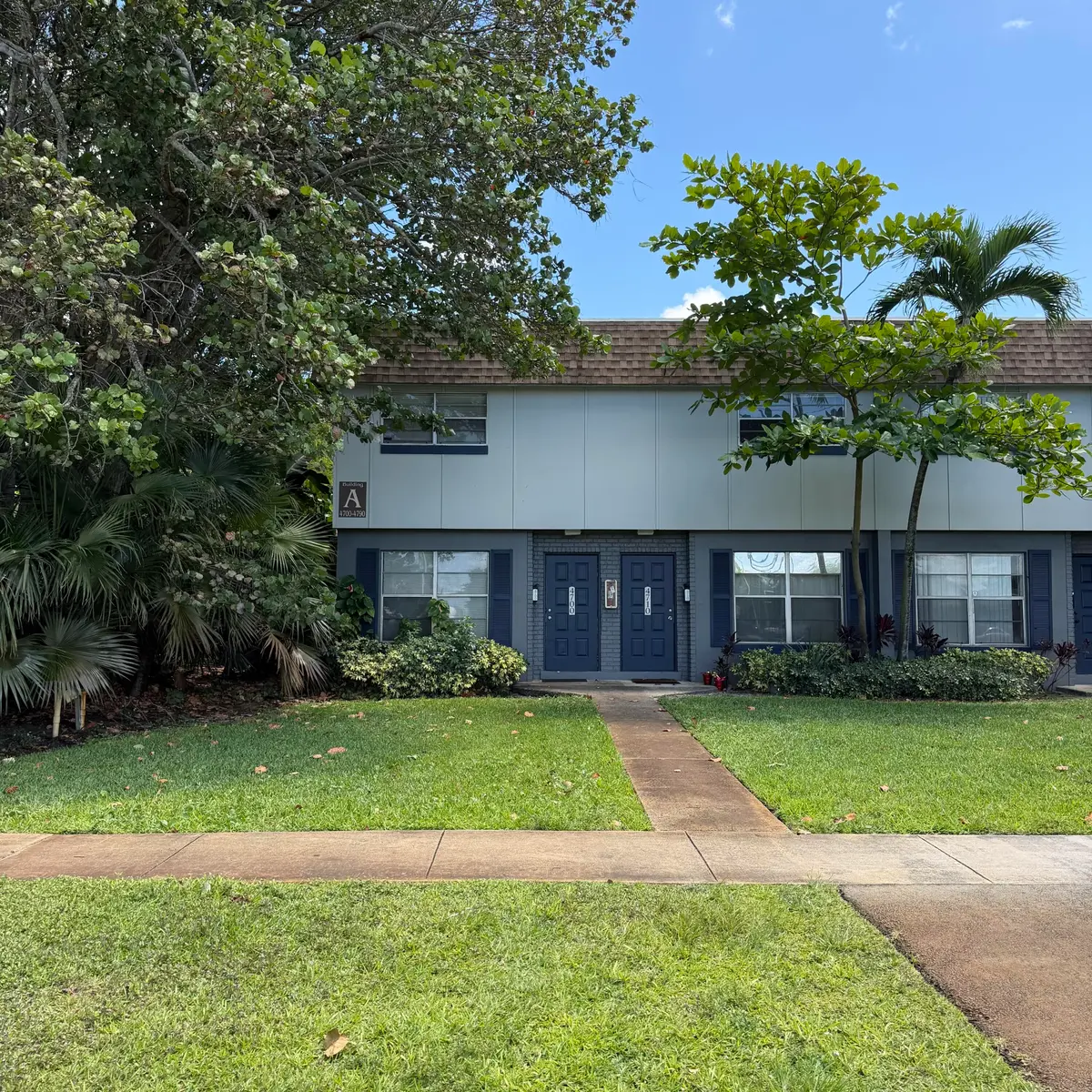 outside build at 4700 NW 9th Court 4700, Plantation