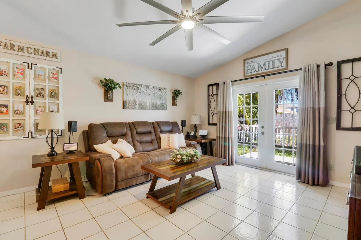 Living area at 1437 Dandelion Lane, West Palm Beach
